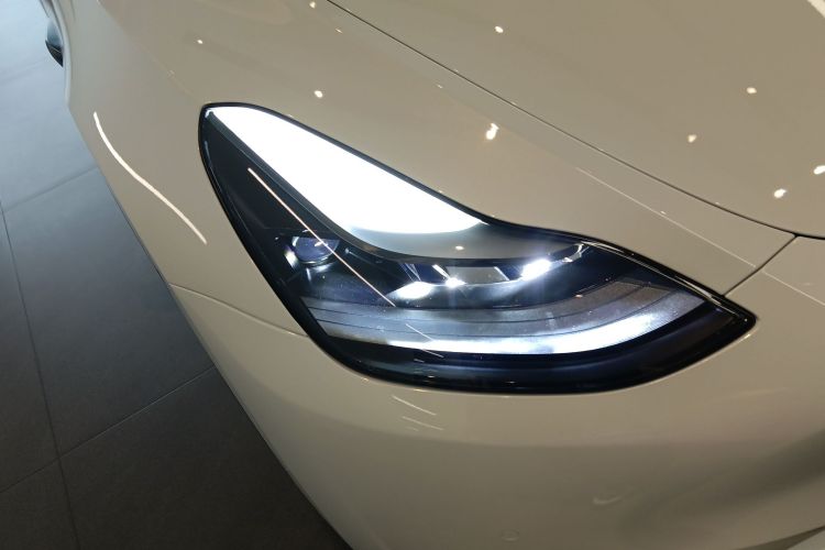 特斯拉 Model Y 2022款 改款 后轮驱动版车身外观8