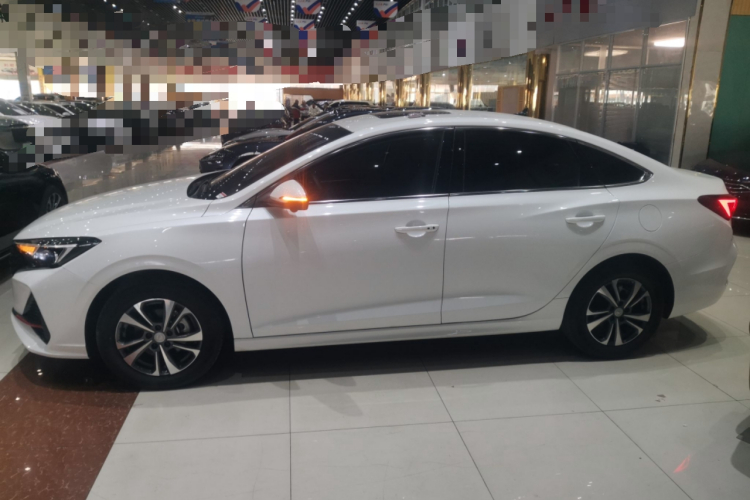 长安 逸动 2023款 畅享版 PLUS 蓝鲸NE 1.4T GDI DCT尊贵版车身外观4