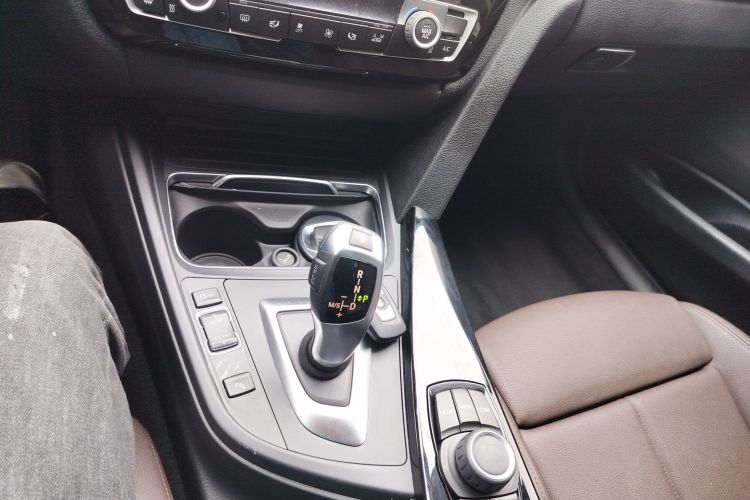 宝马3系 2018款 320Li 时尚型中控内饰18