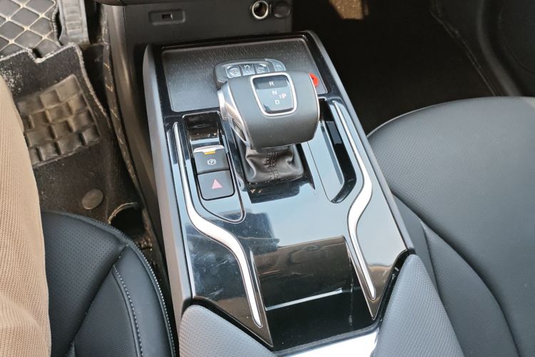 红旗E-QM5 2023款 改款 基础出行版中控内饰18