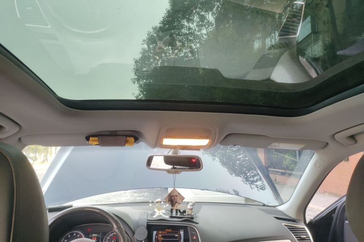 奥迪Q5 2018款 典藏版 40 TFSI 技术型中控内饰22