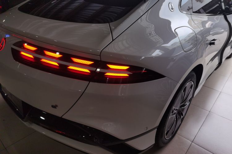 腾势Z9GT 2024款 1100四驱Max版车身外观9