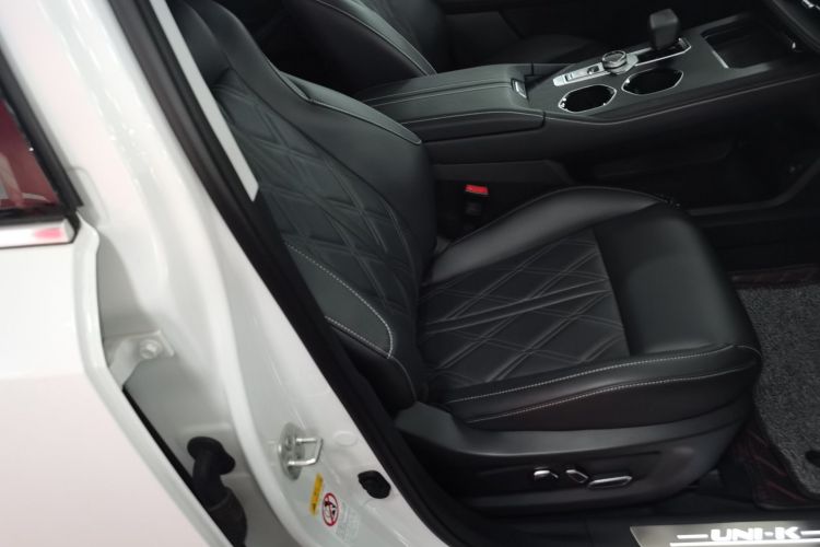 长安UNI-K 智电iDD 2024款 智电iDD 1.5T 135km智领型局部细节41