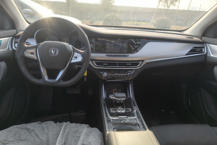 长安 逸动新能源 2019款 EV460 智享版中控内饰12