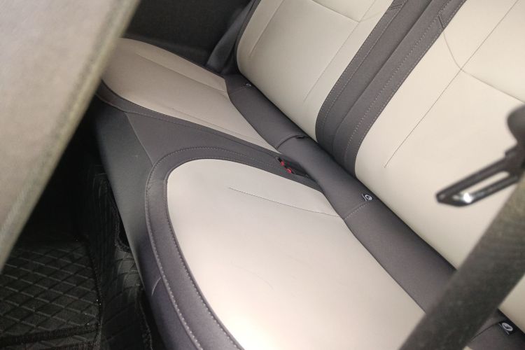 吉利银河 2025款 210km 熊猫卡丁中控内饰21