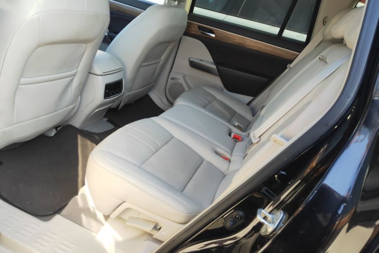 广汽传祺 传祺GS8 2017款 320T 两驱豪华智联版（七座）中控内饰21