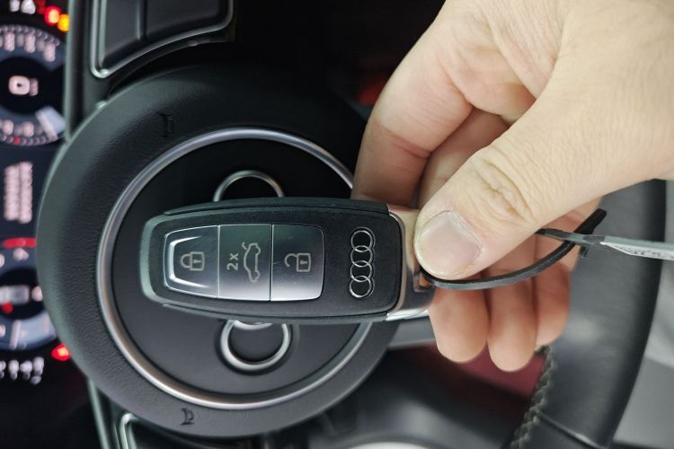 奥迪A3 2024款 A3L Limousine 35 TFSI 时尚运动型中控内饰7001