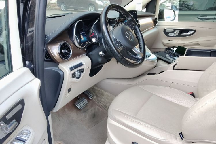 奔驰V级 2021款 V 260 L 长轴距尊贵版中控内饰20