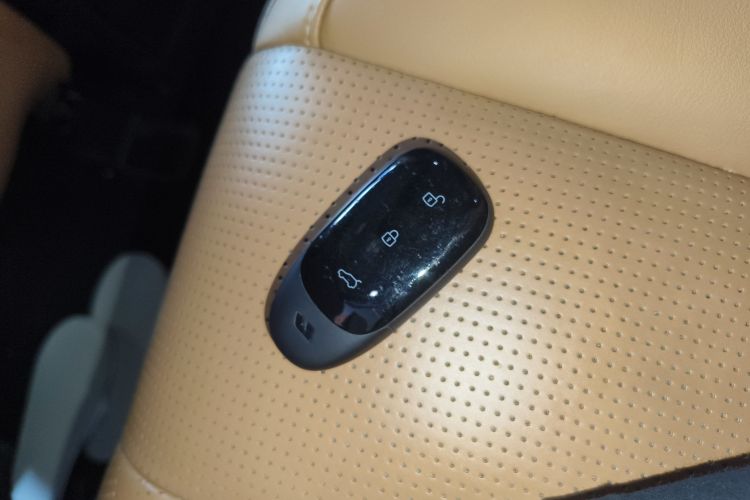 理想汽车 理想ONE 2020款 增程6座版中控内饰7001