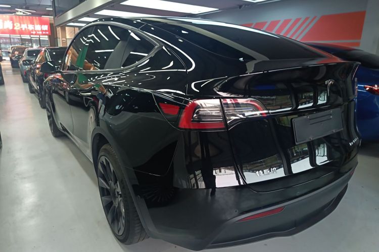 特斯拉 Model Y 2022款 长续航全轮驱动版车身外观4