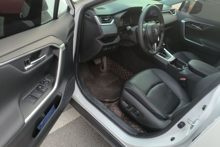 丰田 RAV4荣放 2023款 2.0L CVT两驱风尚Plus版中控内饰7003
