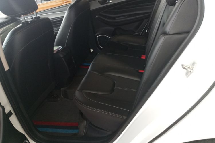 奇瑞 艾瑞泽5 2019款 改款PRO 1.5L CVT青春版 国VI中控内饰7004