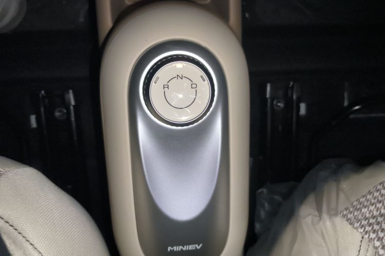 五菱汽车 宏光MINIEV 2025款 四门版 进阶款中控内饰18