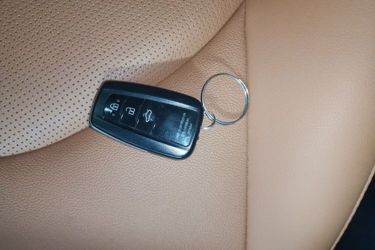 丰田 凯美瑞 2021款 双擎 2.5HGVP 领先版中控内饰11