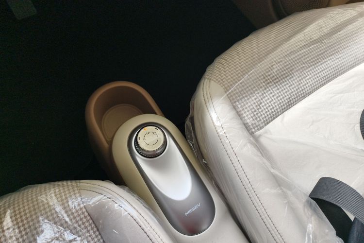 五菱汽车 宏光MINIEV 2025款 四门版 进阶款中控内饰18