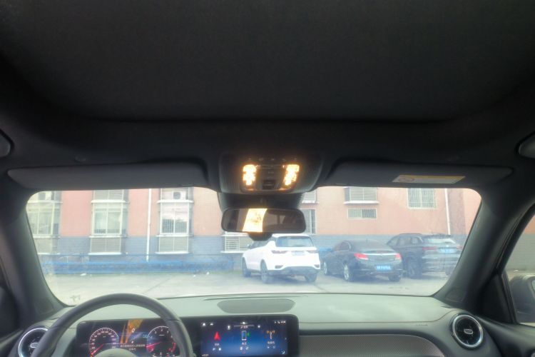 奔驰GLB 2024款 改款 GLB 200 动感型中控内饰22