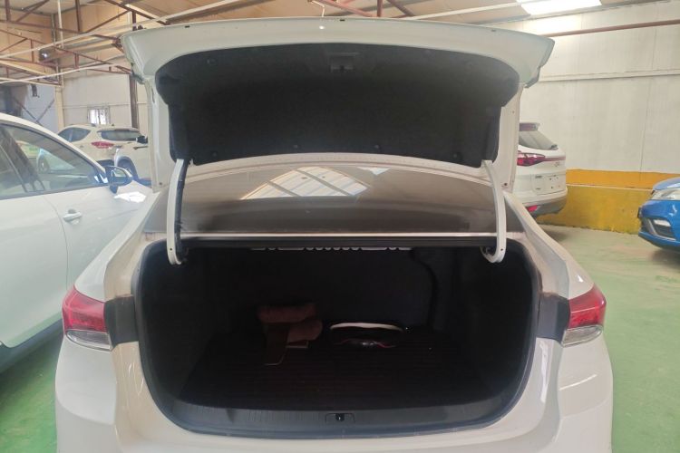 别克 英朗 2021款 典范 1.5L 自动精英型机舱底盘23