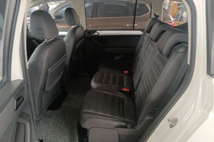 大众 2021款 途安L 280TSI DSG风尚版 7座中控内饰7004