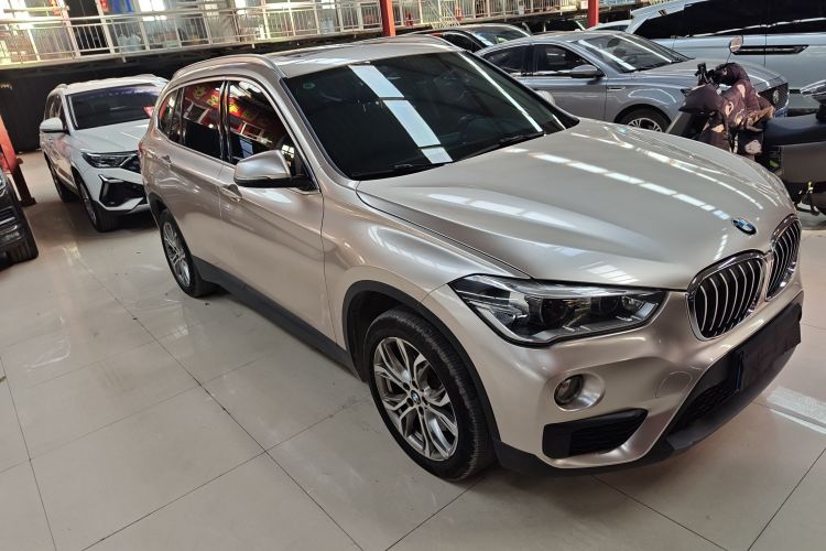 宝马X1 2019款 sDrive20Li 领先型车身外观6002