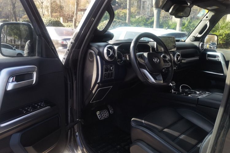 北京越野 北京BJ40 2019款 PLUS 2.3T 自动四驱旗舰版 国VI中控内饰20