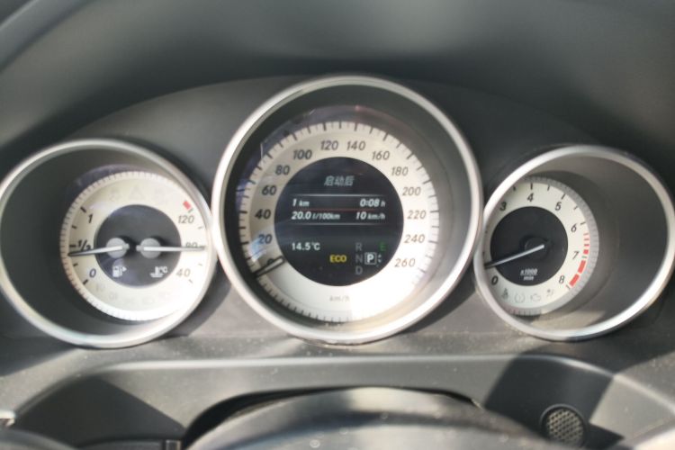 奔驰E级 2015款 E 200 L 运动型中控内饰14