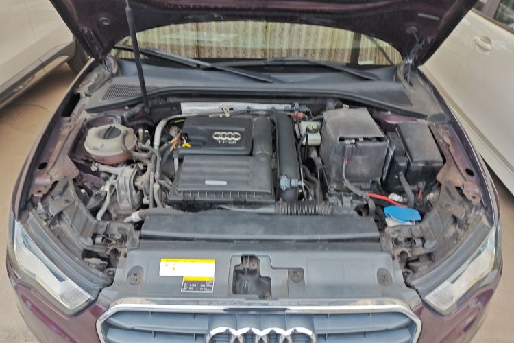 奥迪A3 2016款 Sportback 35 TFSI 进取型机舱底盘24