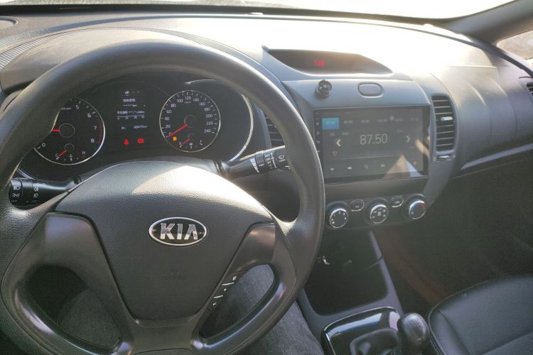 起亚K3 2016款 1.6L 手动GL中控内饰12