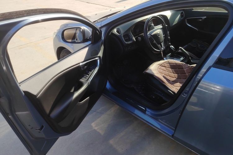 沃尔沃V40 2018款 T3 智逸版中控内饰20