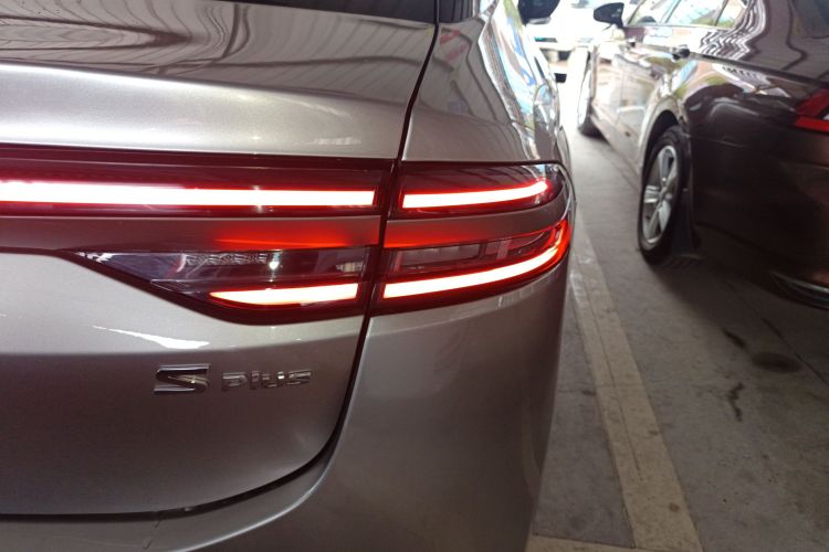 埃安 AION S Plus 2023款 70 乐享版 磷酸铁锂车身外观9