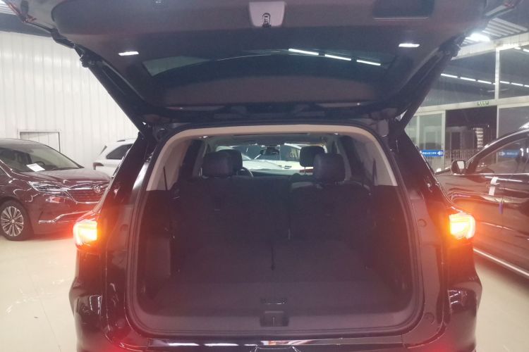 别克 昂科旗 2022款 652T 两驱尊贵型 7座机舱底盘23