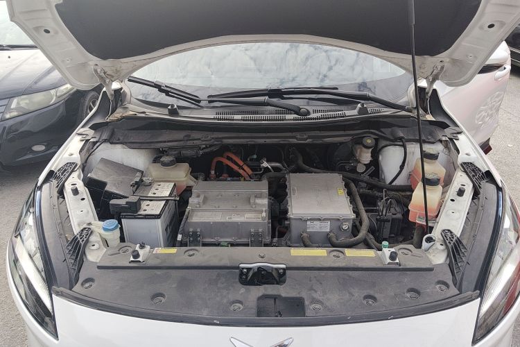 小鹏G3 2019款 智享版机舱底盘24