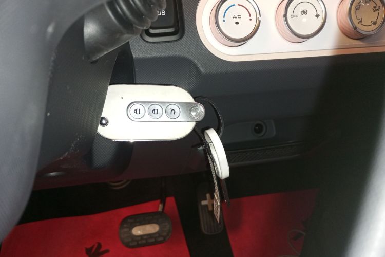 五菱汽车 宏光MINIEV 2022款 马卡龙时尚款 磷酸铁锂中控内饰7001