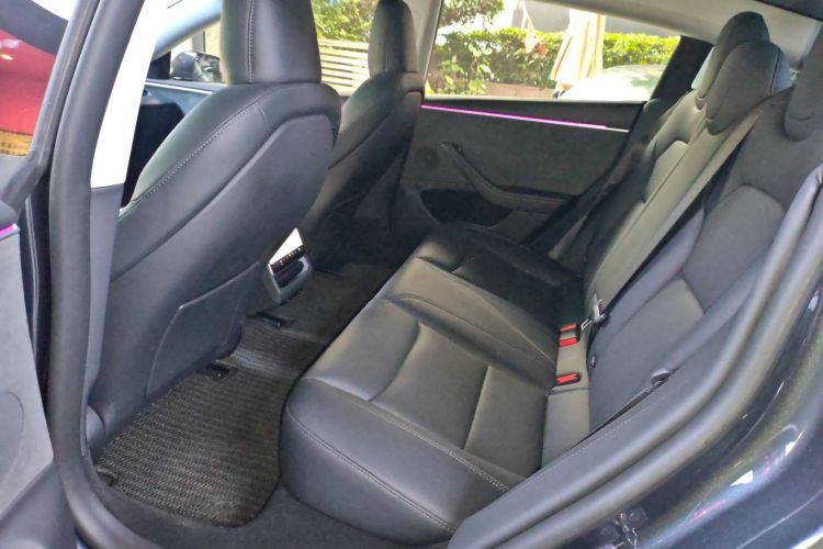 特斯拉 Model 3 2023款 长续航全轮驱动版中控内饰21