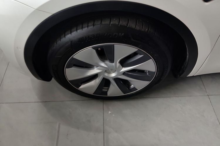 特斯拉 Model Y 2022款 改款 长续航全轮驱动版车身外观35