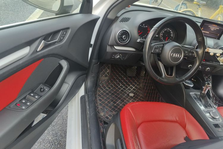 奥迪A3 2018款 30周年年型 Limousine 35 TFSI 进取型中控内饰20