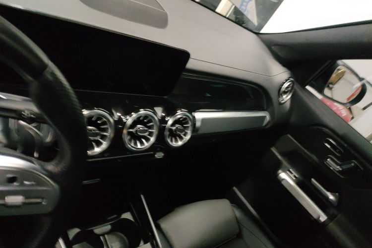 奔驰GLB AMG 2022款 AMG GLB 35 4MATIC中控内饰16