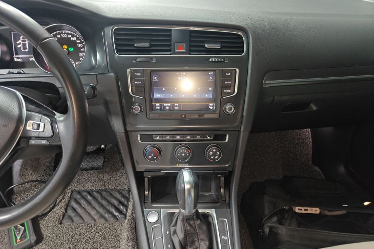 大众 高尔夫 2017款 230TSI 自动豪华百万辆纪念版中控内饰16