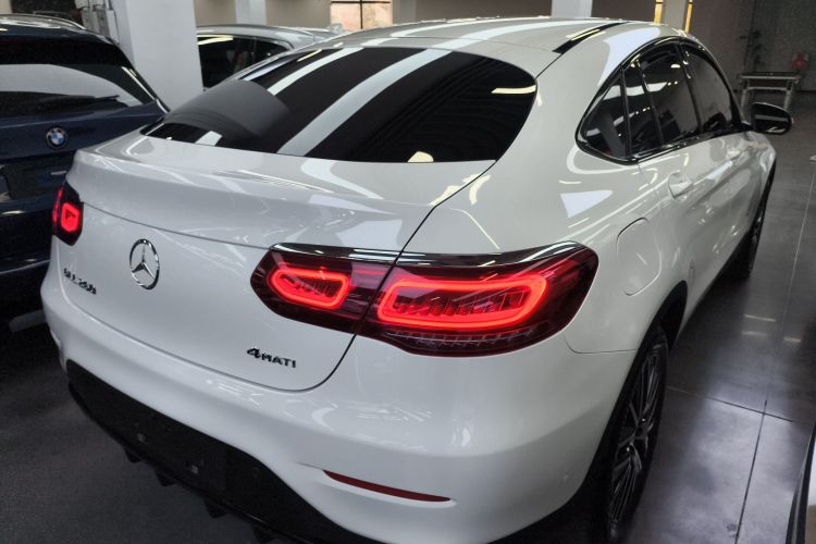 奔驰GLC轿跑 2023款 GLC 260 4MATIC 轿跑SUV车身外观7