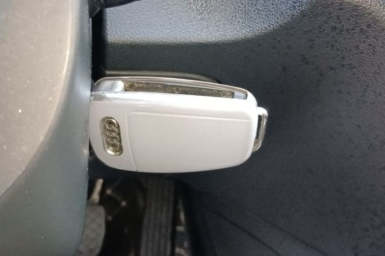 奥迪Q3 2015款 35 TFSI quattro百万纪念进享型中控内饰7001