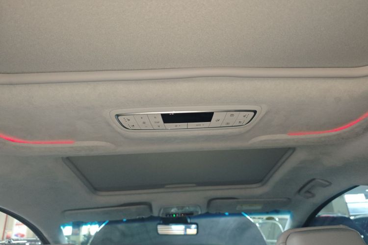 别克GL8 2022款 Avenir艾维亚 七座亲礼版中控内饰22