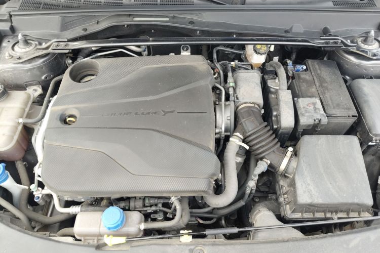 长安UNI-V 2022款 1.5T 尊贵型机舱底盘24