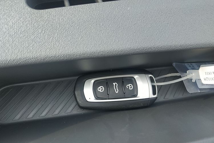 吉利银河 2025款 210km 熊猫卡丁中控内饰11