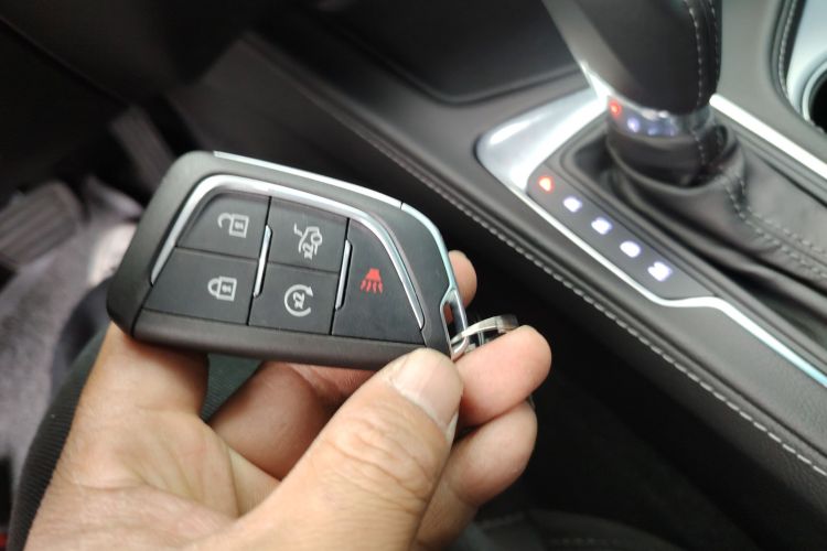 凯迪拉克CT4 2023款 25T 豪华型中控内饰11