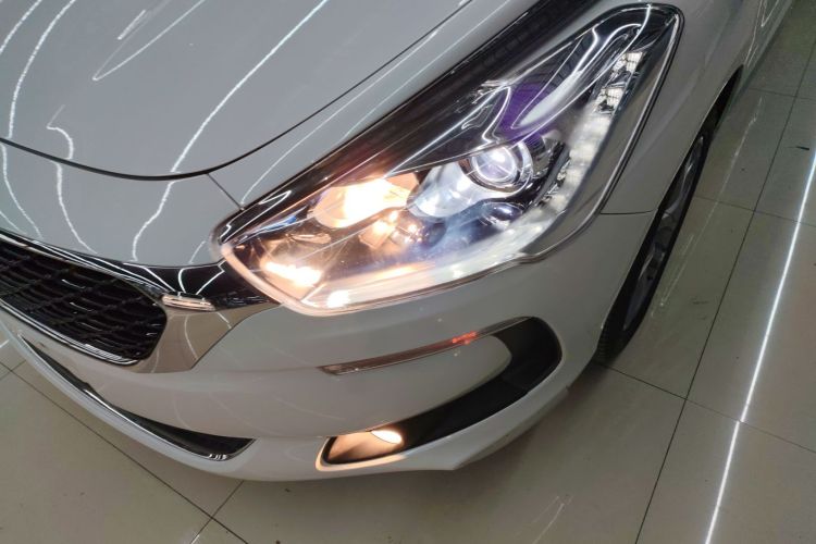 DS 5 2015款 1.6T 豪华版THP160局部细节36