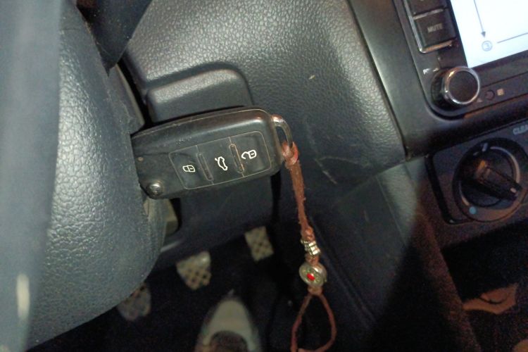 大众 Polo 2016款 1.4L 手动风尚型中控内饰7001