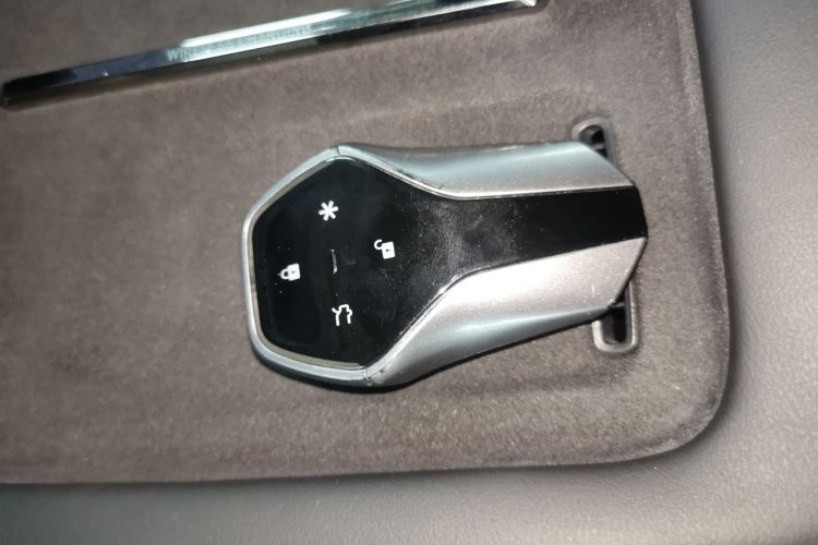 昊铂HL 2025款 700 Ultra六座四驱激光雷达版中控内饰7001