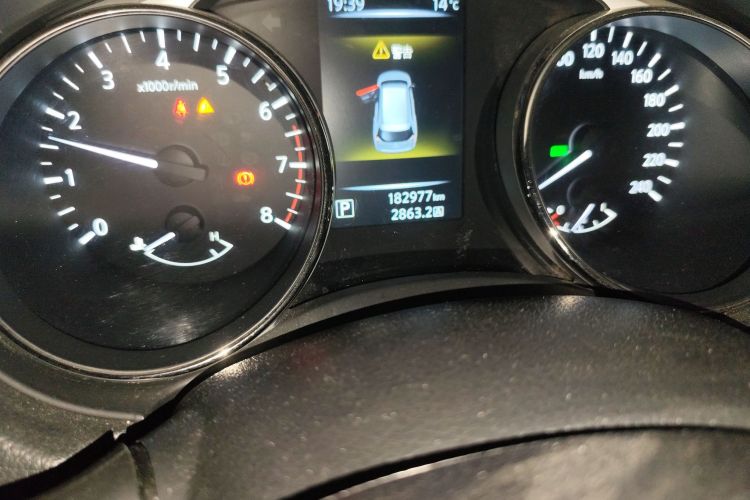 日产 奇骏 2014款 2.0L CVT智领版 2WD中控内饰15