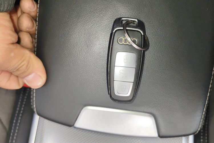 奥迪A6L 2020款 40 TFSI 豪华动感型中控内饰7001