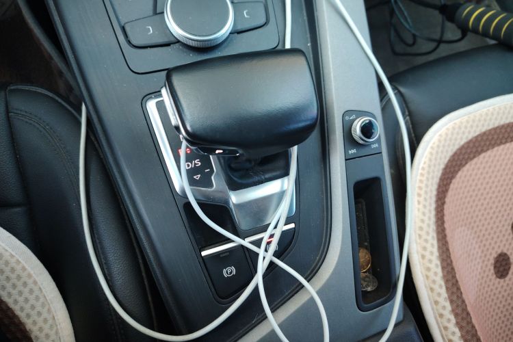 奥迪A4L 2019款 40 TFSI 进取型 国VI中控内饰18