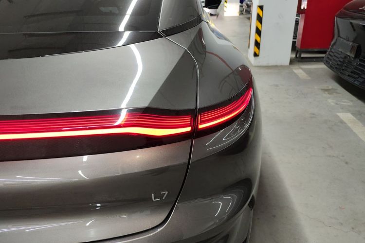 智己汽车 智己L7 2023款 Elite车身外观9